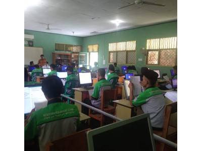 Kegiatan Belajar Mengajar Diruang Lab. Komputer